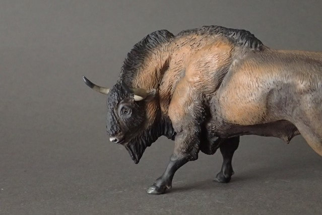 Steppe Bison (Bison priscus), 1:20 scale hand-painted resin replica by J. Miguel Aparicio