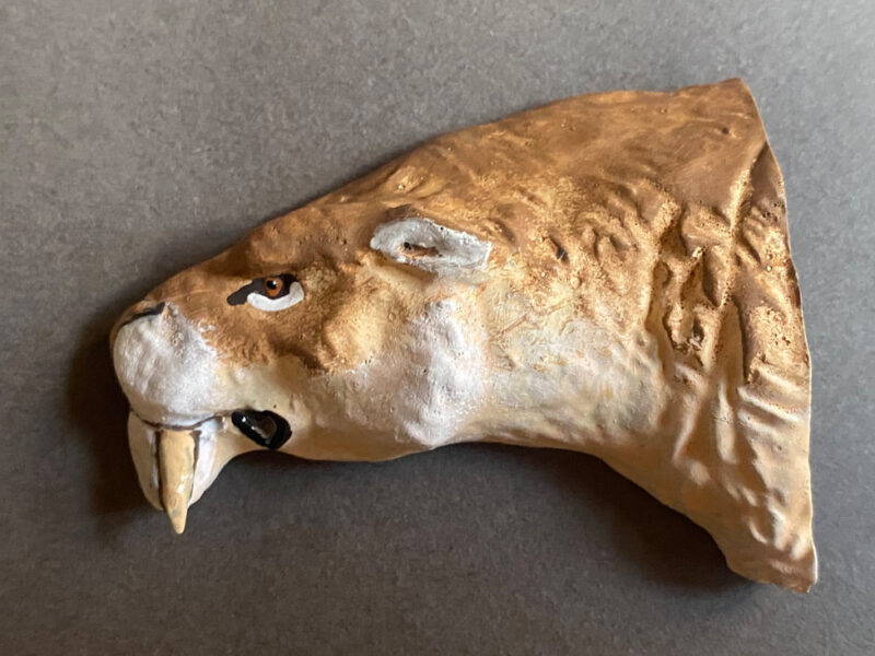 Saber-toothed Cat (Smilodon fatalis), 1:15 scale hand-painted resin fridge magnet by J. Miguel Aparicio